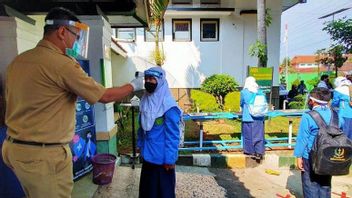 École En Face-à-face Kang Emil Restui Dans L'ouest De Java