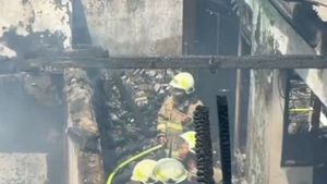 Korsleting Listrik, Empat Kontrakan di Cipinang Muara Terbakar