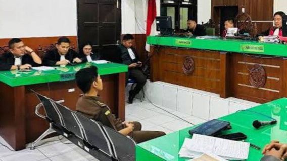    Jaksa Jovi Divonis Satu Tahun Percobaan