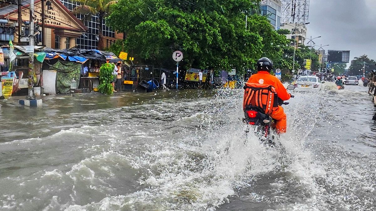 Jakarta Diguyur Hujan Deras Sejak Selasa, Ini Titik Banjir Pagi Ini