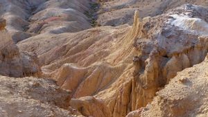 Perminas Umumkan Telah Teken MoU Jajaki Potensi Mineral Tanah Jarang di Republik Gabon