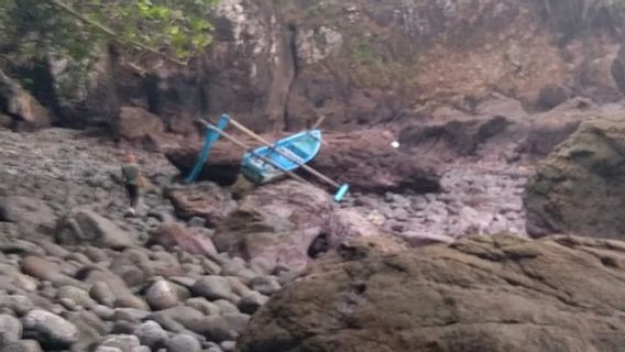 Après Avoir Laissé Tomber Des Amis, Les Jeunes De Banyuwangi Ont Perdu, Le Bateau A été Retrouvé à Teluk Hijau