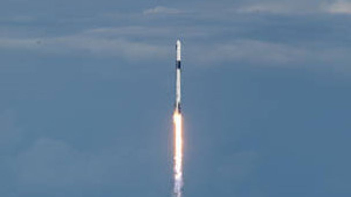 乘坐猎鹰9号，SpaceX龙飞船发射到国际空间站为宇航员带来冰淇淋