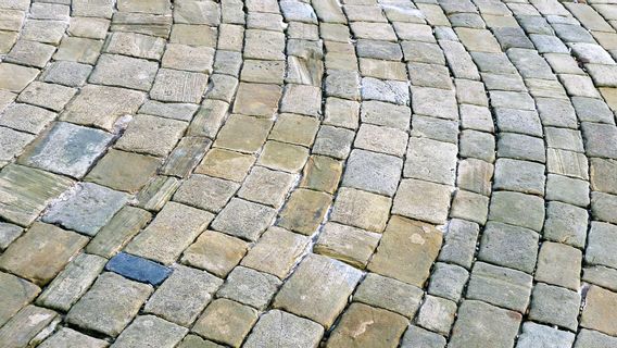 Mengetahui Beda <i>Cobblestone</i> dan <i>Paving Block</i>