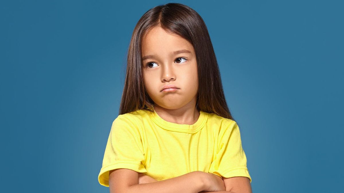 如果您的孩子易怒，专家建议：邀请他们玩耍和交谈