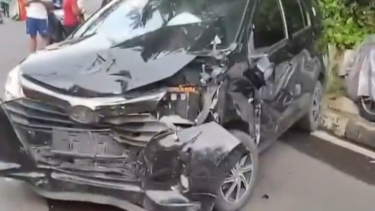 警察は パセバンで2台の車をクラッシュさせたドライバーがアルコールの