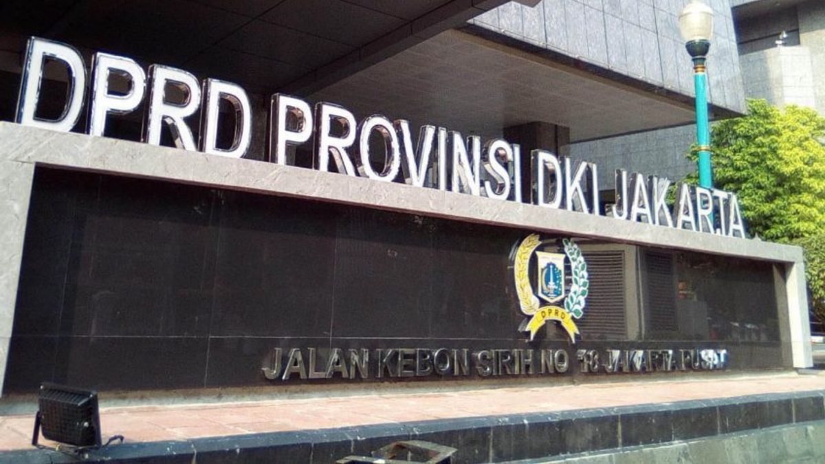 بعلم ساحة واحدة ، DKI DPRD: Aja المضحك ، Asal Tak Kibarkan Bendera Komunis