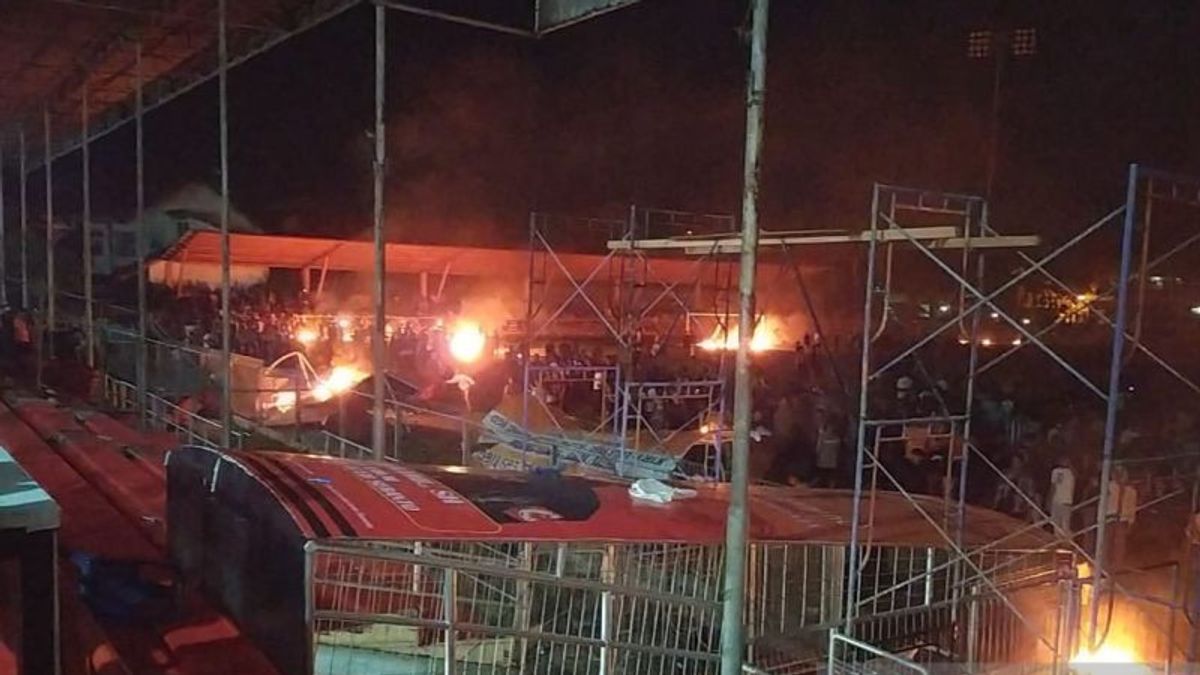 Polisi Turun Tangan Selidiki Aksi Pembakaran Papan Sponsor, Bangku dan Karpet VIP di Stadion H Dimurthala Banda Aceh