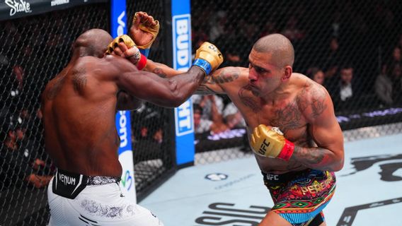 Pukul TKO Khalil Rountree Jr, Alex Pereira Pertahankan Gelar Juara Kelas Berat Ringan UFC