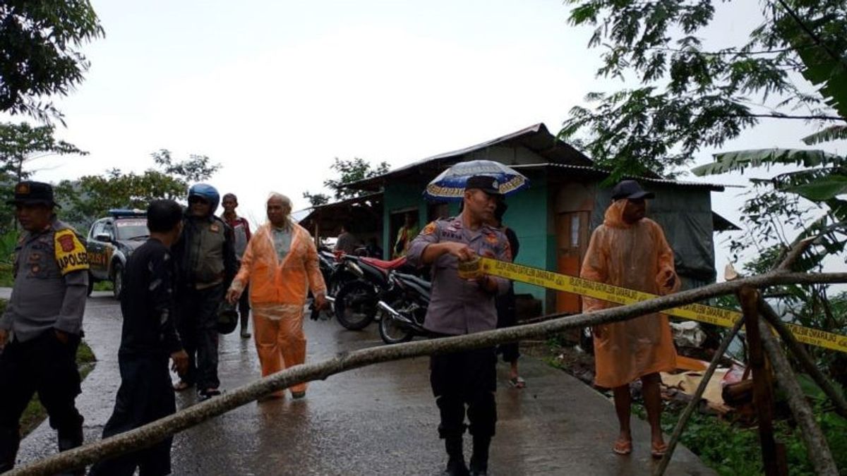 Longsor sur la route principale Peundeuy-Cibalong Garut, les transports en commun peuvent utiliser une alternative Girimukti-Banjarwangi