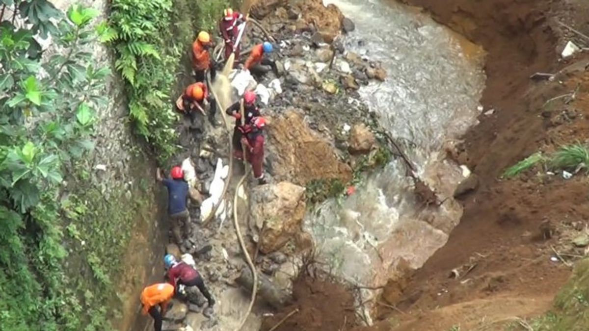 4 victimes de glissements de terrain dans le projet TPT de Bogor, 2 autres morts et légers blessés