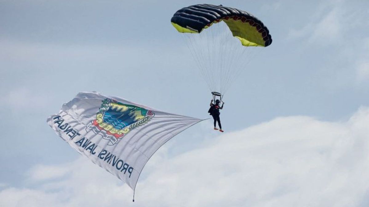 Ajang "Skydiving" tarik kunjungan wisatawan mancanegara ke Karimunjawa