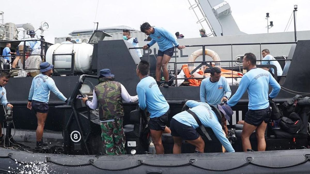 L’équipe De Plongée Révèle La Difficulté à Rechercher Sriwijaya Air SJ-182 Aujourd’hui: La Visibilité N’est Que De 20 Centimètres
