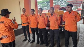 Climbing Alone, Jhomas Slips Into The Jurang Gunung Burangrang And Survives Until Rescued By The SAR Team