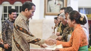 Balinese Citizens Receive First Electronic Land Certificate From President Jokowi