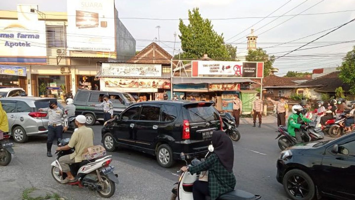 Traffic Engineering Is Not Applied In Mataram NTB During The 2022 Eid Holiday