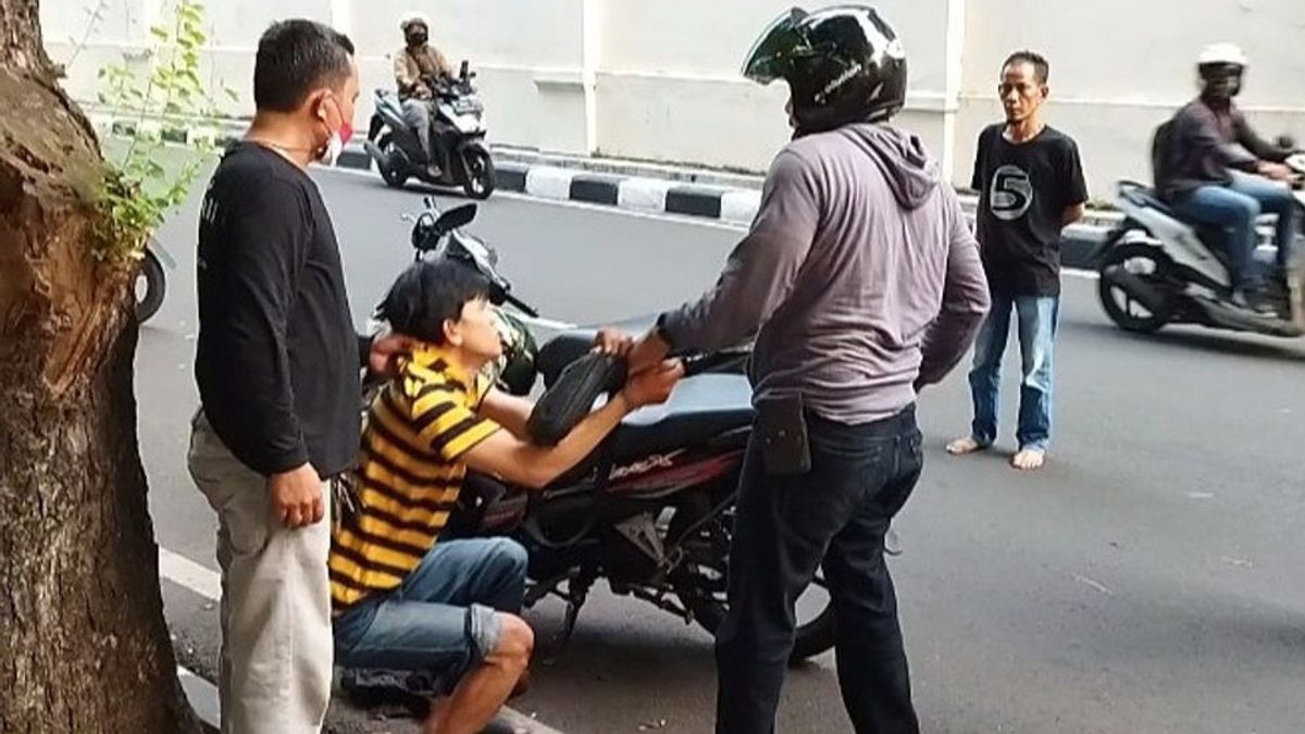 Alert! Debt Collector On The Road Could Be A Motorcycle Thief In Disguise, Accuses The Victim Not Paying The Installments