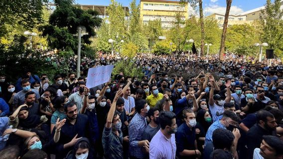 Khamenei Pasang Badan Untuk Pasukan Keamanan Iran Tangani Protestan Kematian Amini, Presiden Biden: Kami Akan Ask Pertanggung Jawab