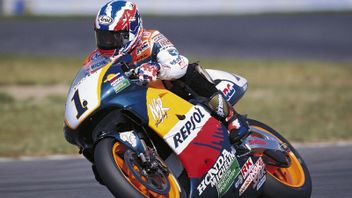 苏哈托总统于1996年在印度尼西亚举办了第一届MotoGP赛事。