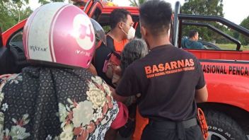 Menabrak Anjing, Seorang Nenek Dievakuasi Basarnas Ke RSUD