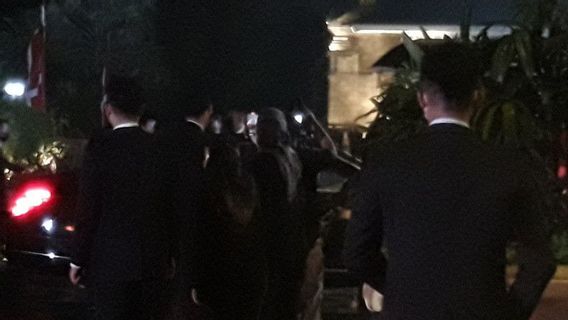 Presiden Pimpin Upacara Apel Kehormatan dan Renungan Suci HUT ke-77 RI di TMP Kalibata