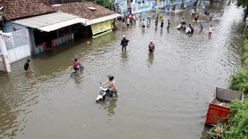 Heavy Rain Drowns Hundreds Of Houses In Muara Enim, South Sumatra BPBD Guarantees Logistics For Affected Residents Is Safe