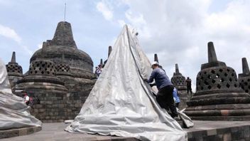 Le Temple De Borobudur Est Couvert De Bâches Pour Anticiper L’éruption Du Merapi