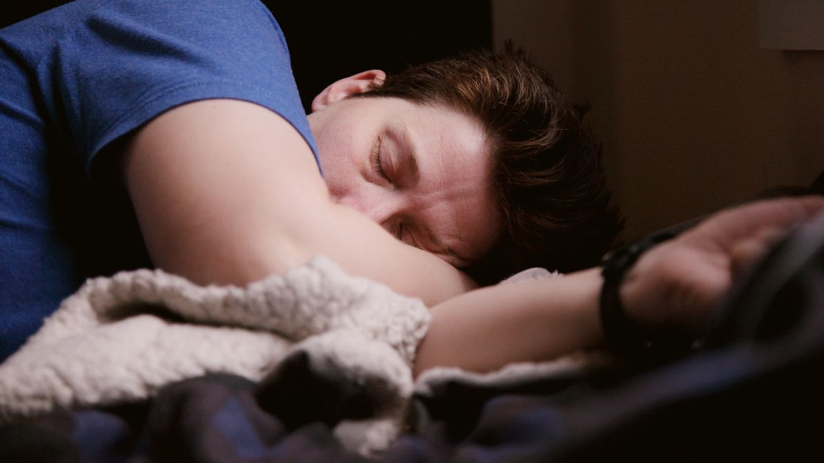 根据研究，左倾睡眠姿势可能是噩梦