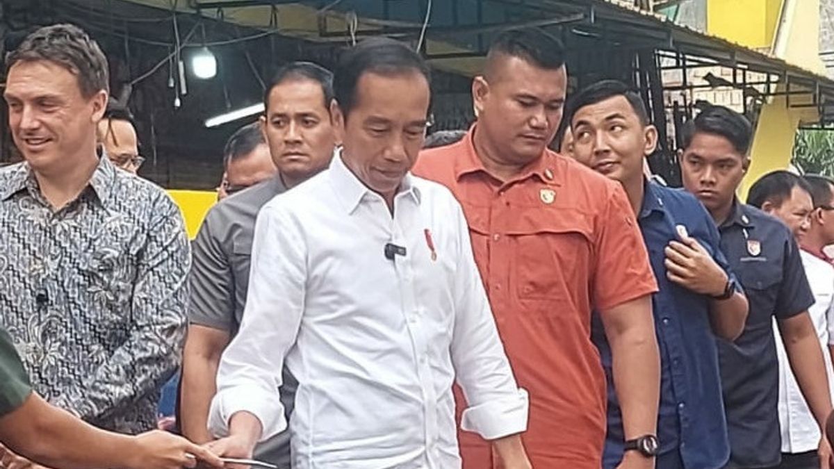 Coming Directly To Palmerah Market, Jokowi Finds Chicken Price Of IDR 50 Thousand Per Tail