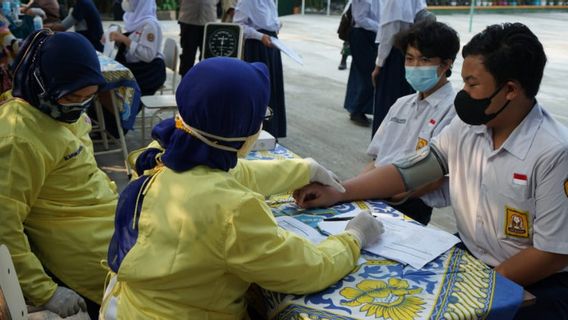 Pelajar SMP dan SMA di Tangerang Disuntik Vaksin: Semoga Bisa Segera Masuk Sekolah