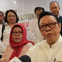 尤素福·卡拉的对手阿贡·拉克索诺(Agung Laksono)声称通过比赛当选为PMI Ketum