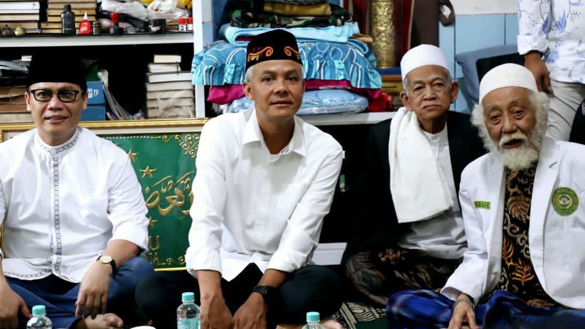 Ganjar Pranowo Silaturahmi ke Ulama Kharismatik Abuya Muhtadi