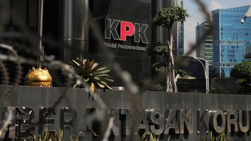 元ガルーダインドネシア当局は容疑者としてKPKによって調査され、直ちに拘留されていますか？