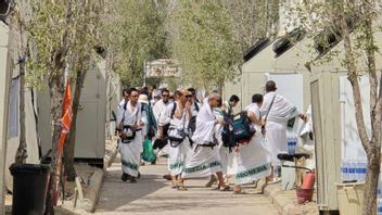 Indonesian Congregants Begin To Arrive In Arafah In A Wave