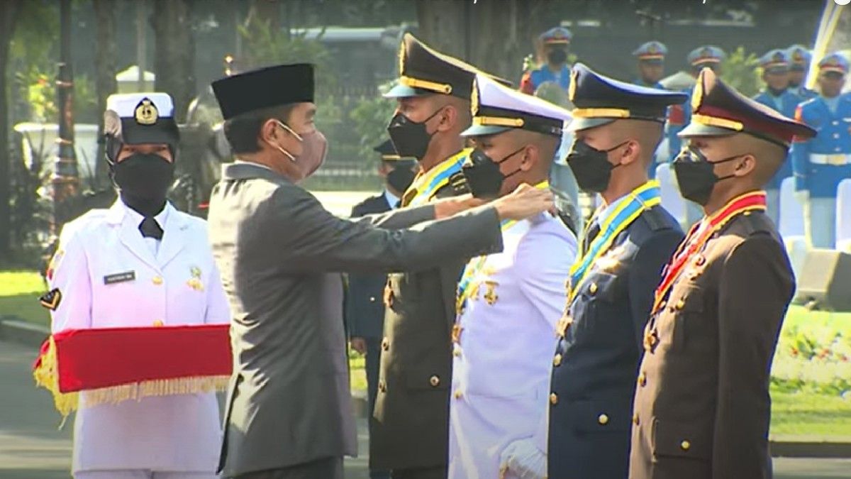 为印尼国民军-波里军官揭幕，佐科威的信息：了解未来的国防战略
