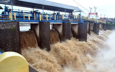 Pintu Air Pos Pantau Sunter Hulu Siaga I, BPBD DKI Imbau Warga Bantaran Sungai Waspada Banjir