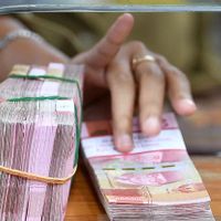 Wimboh先生，金融服务业是唯一一个GDP增长减去的行业