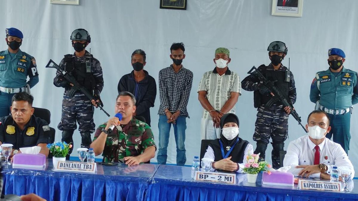インドネシア海軍、タンジュンバライ・アサハン海域で17人の不法移民労働者を確保