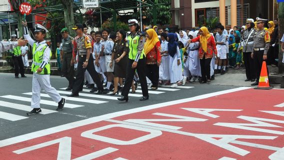 21 Sekolah di Riau Terendam Banjir, Gubernur Minta Kepsek Terapkan Pembelajaran Daring