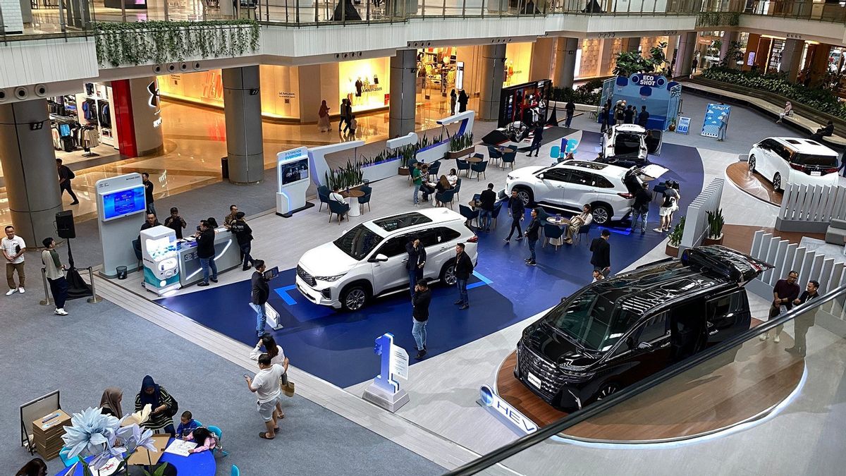 Gelar Pameran Interaktif, Toyota Ajak Masyarakat Rasakan Langsung Inovasi Teknologi Hybrid EV