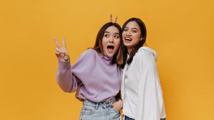 9 Contoh Prompt Gemini AI Foto Studio Bersama Sahabat, Hasilkan Konten Realistis dan Estetik 
