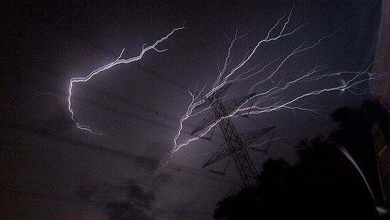 BMKG 天気予報: 西ジャカルタ、南ジャカルタ、東ジャカルタの潜在的な雷雨に注意してください