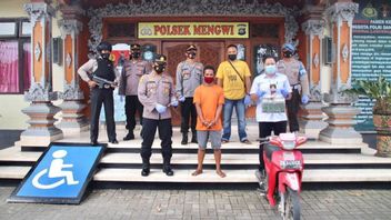 暴徒与砍刀在巴厘岛， 缴获 10 万卢比和一袋坦佩