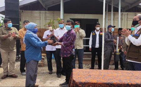 Kendalikan Karhutla, KLHK Serahkan Kebun Bibit di Dosan