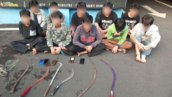 Diduga hendak Tawuran, 10 Pelajar Bawa Sajam di Jaktim Diamankan