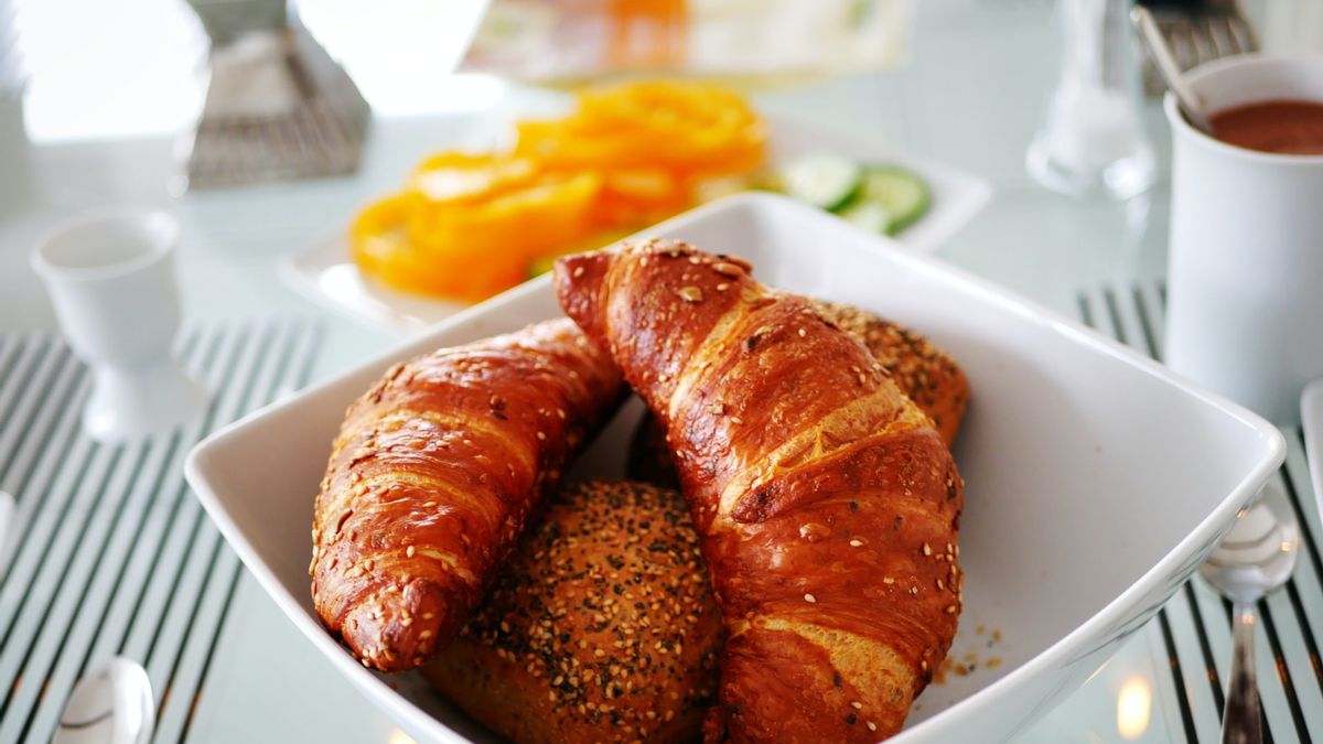 Croissant, A Goldish Cake That Doesn’t Get Messy When You Eat It