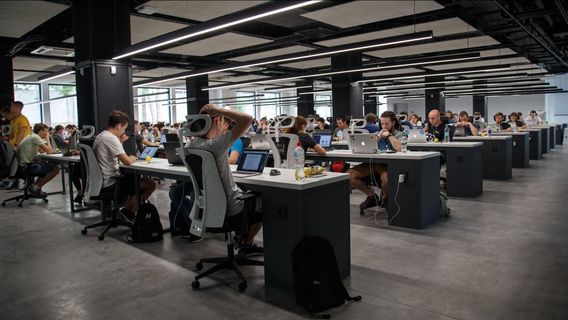 DPR Janji Kawal Kompensasi Upah dan Pencairan BPJS Karyawan <i>Startup</i> yang Kena PHK