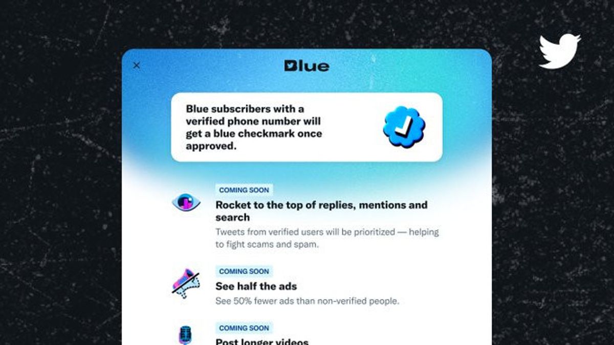 Twitter Blueは現在、青いチェックマークを隠すオプションを提供しています
