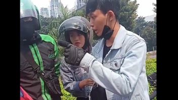 Viral Motorized Man Angry Until Mother Shows Off Her Ojol Due To Water Splash In Sudirman