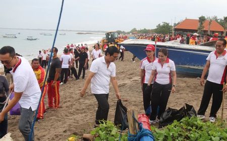 Ribuan Anggota Korpri Bersih-bersih, Kumpulkan 26 Ton Sampah di Pantai Jerman Kuta